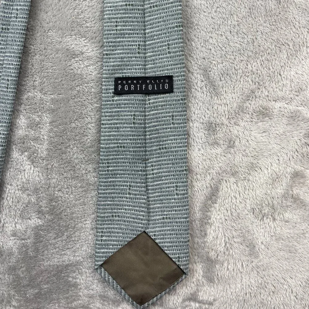 Perry Ellis Men's Classic 100% Silk Neck Tie